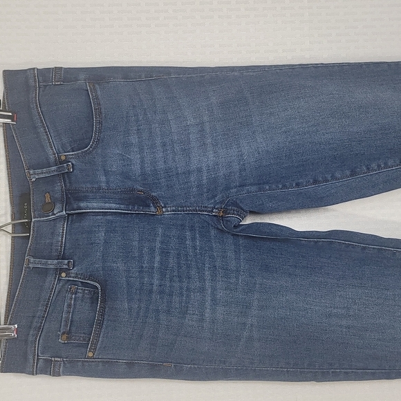 Ann Taylor The Skinny jeans size 2 embroidered detail frayed hem excellent cond - Picture 2 of 7